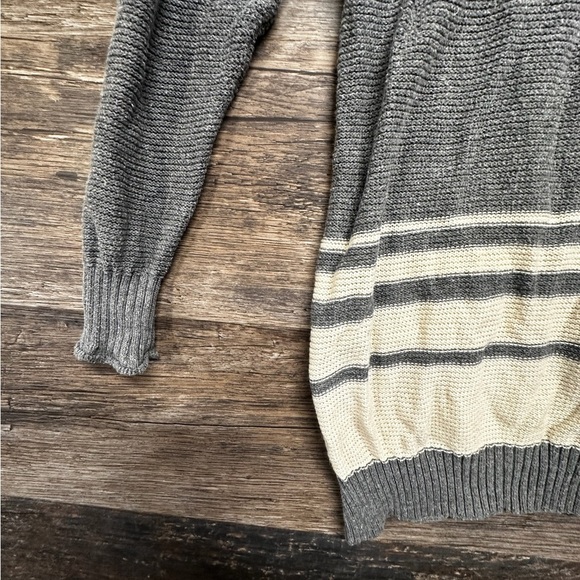 Daisy Fuentes Gray and Cream Sweater - Picture 5 of 7